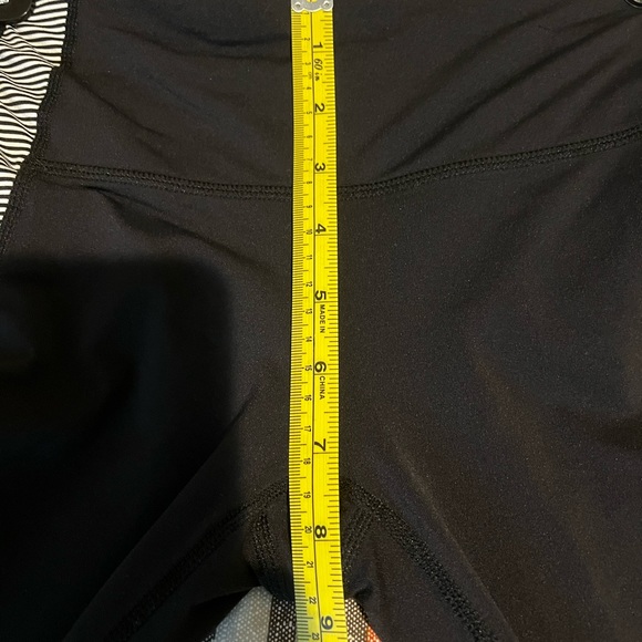 2/$15 Women’s GapFit gfast small black capri leggings - Picture 10 of 11